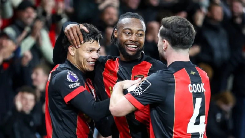 Bournemouth về đích an toàn